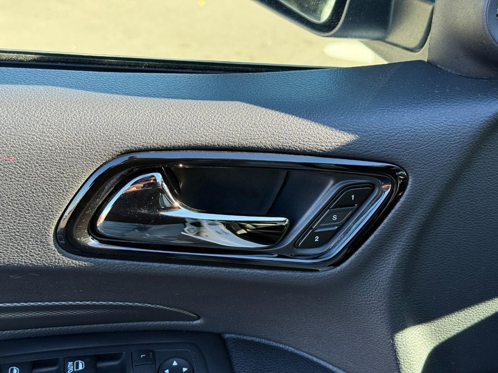 Dodge Durango Vehicle Full-screen Gallery Image 16