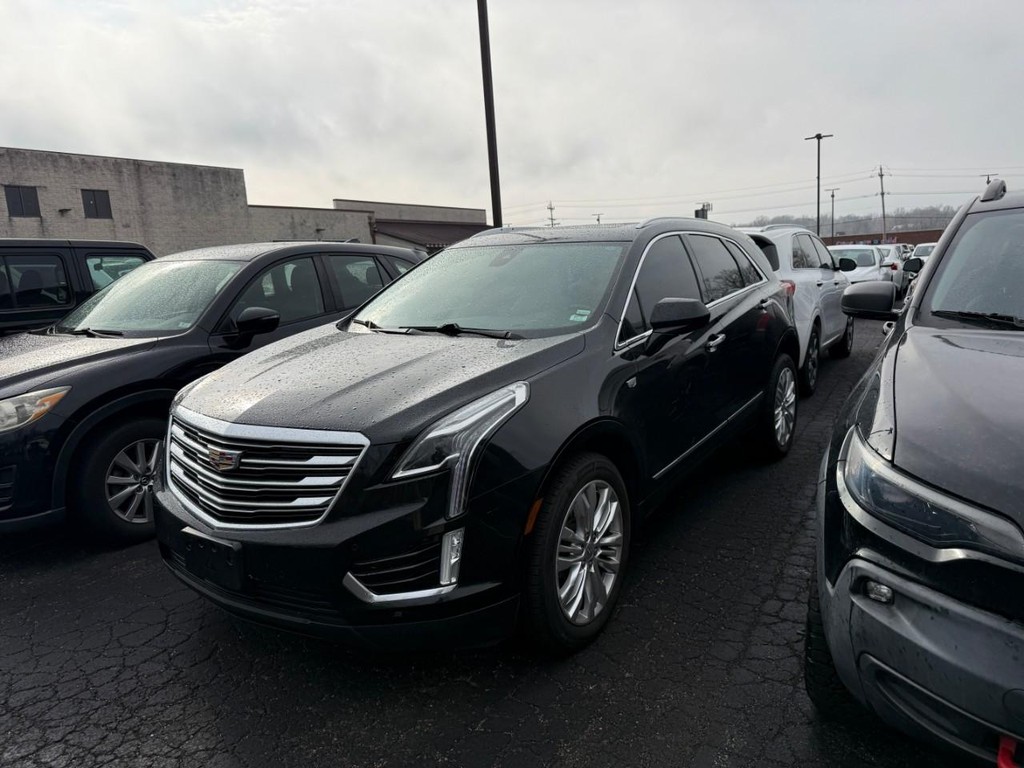 Cadillac XT5 Vehicle Full-screen Gallery Image 01