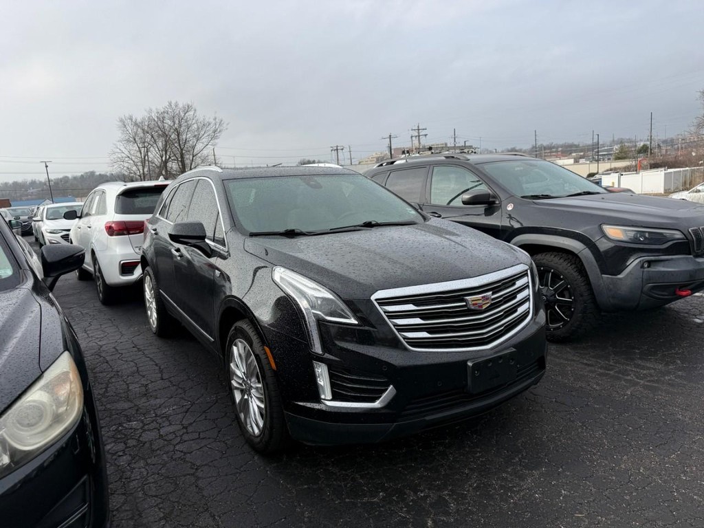 Cadillac XT5 Vehicle Full-screen Gallery Image 02