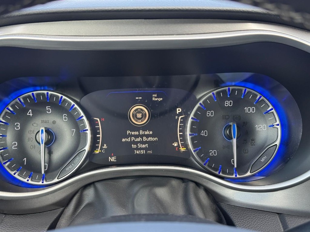 Chrysler Pacifica Vehicle Full-screen Gallery Image 20