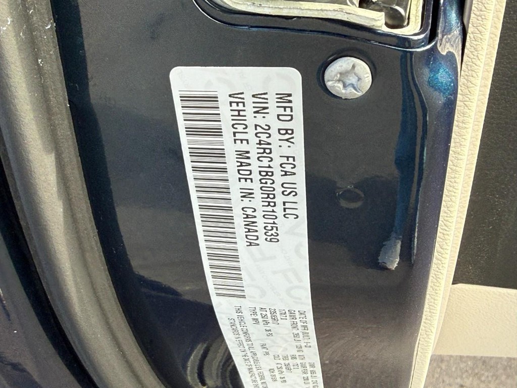 Chrysler Pacifica Vehicle Full-screen Gallery Image 22