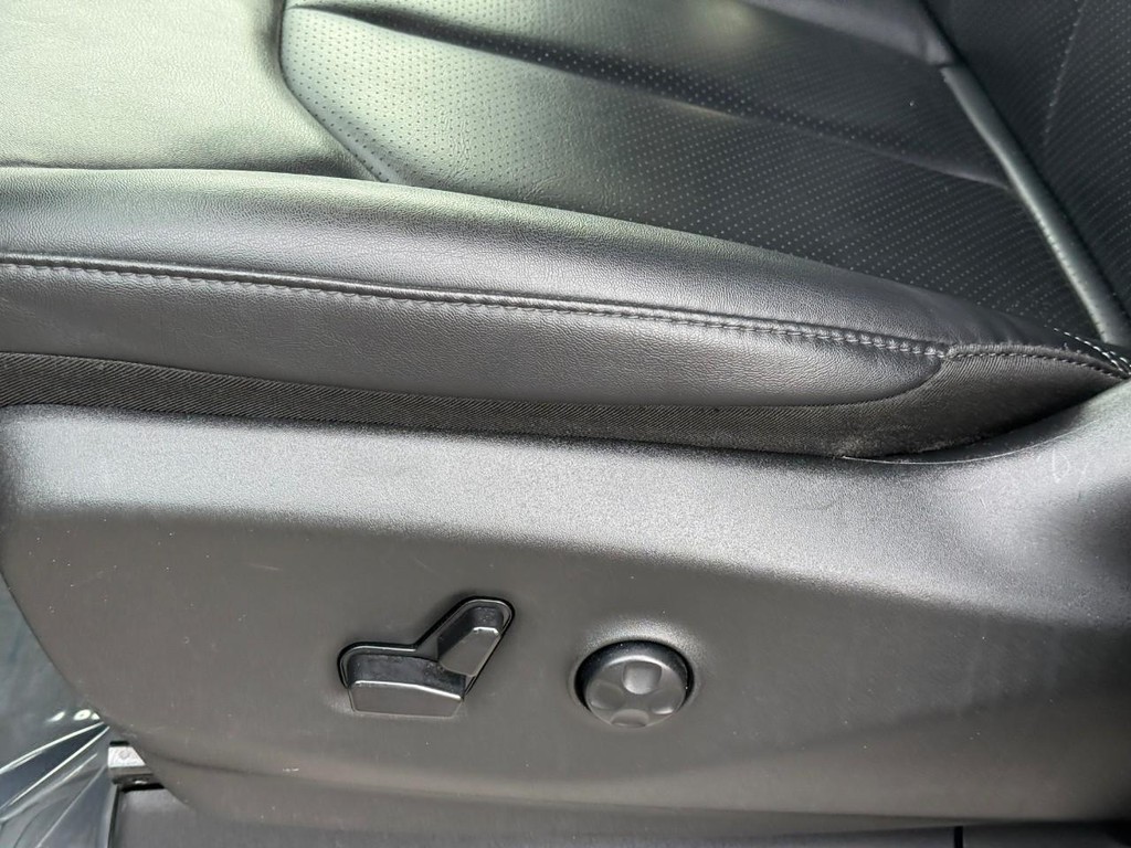 Chrysler Pacifica Vehicle Full-screen Gallery Image 19