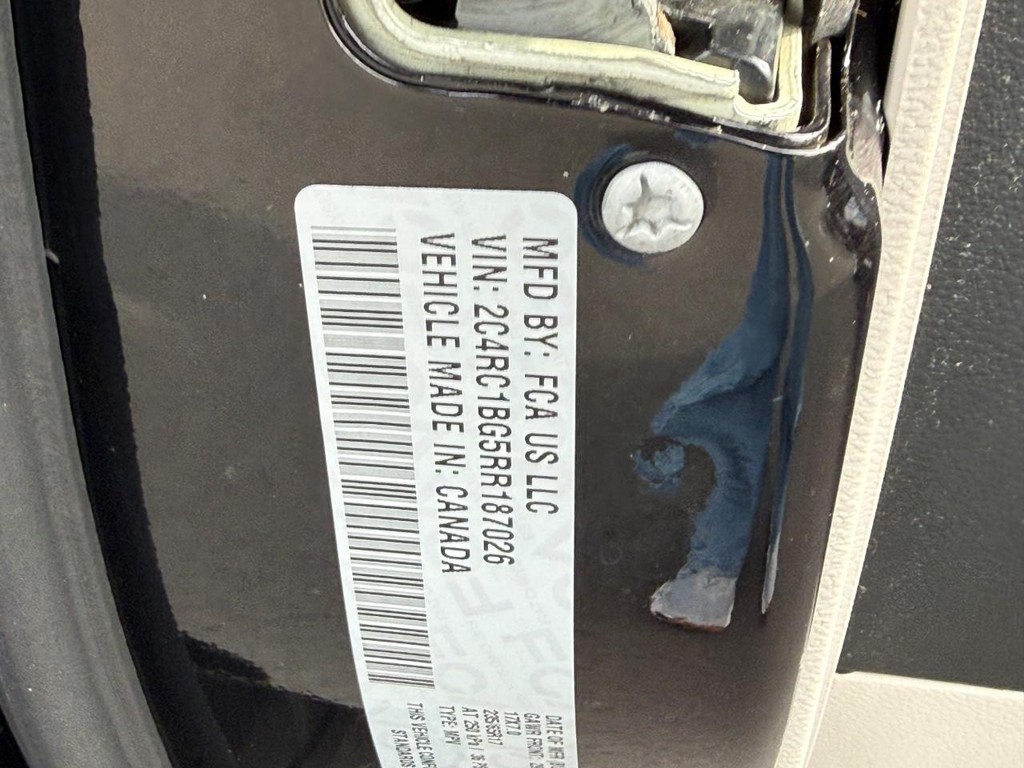 Chrysler Pacifica Vehicle Full-screen Gallery Image 25