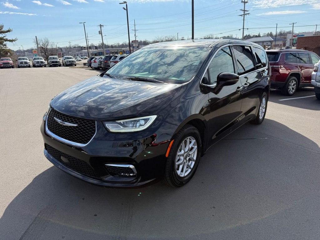 Chrysler Pacifica Vehicle Full-screen Gallery Image 08