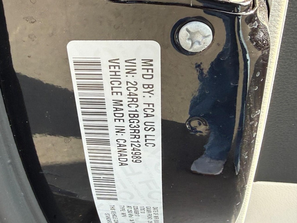 Chrysler Pacifica Vehicle Full-screen Gallery Image 20