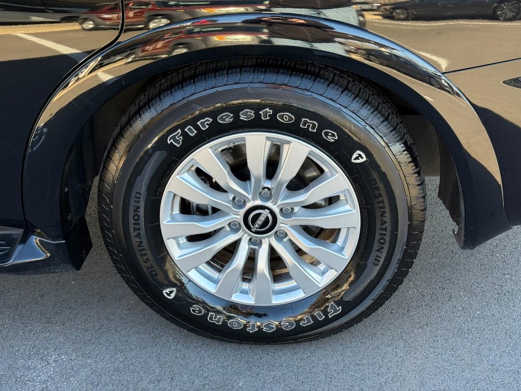 Nissan Armada Vehicle Full-screen Gallery Image 05