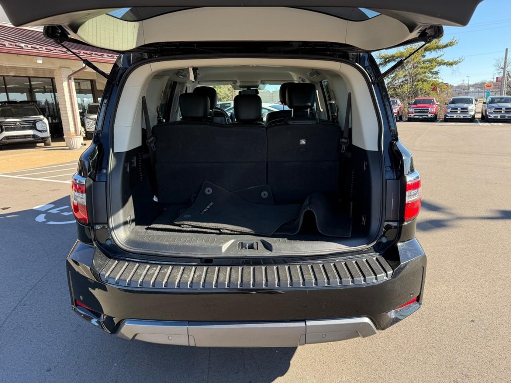 Nissan Armada Vehicle Full-screen Gallery Image 06