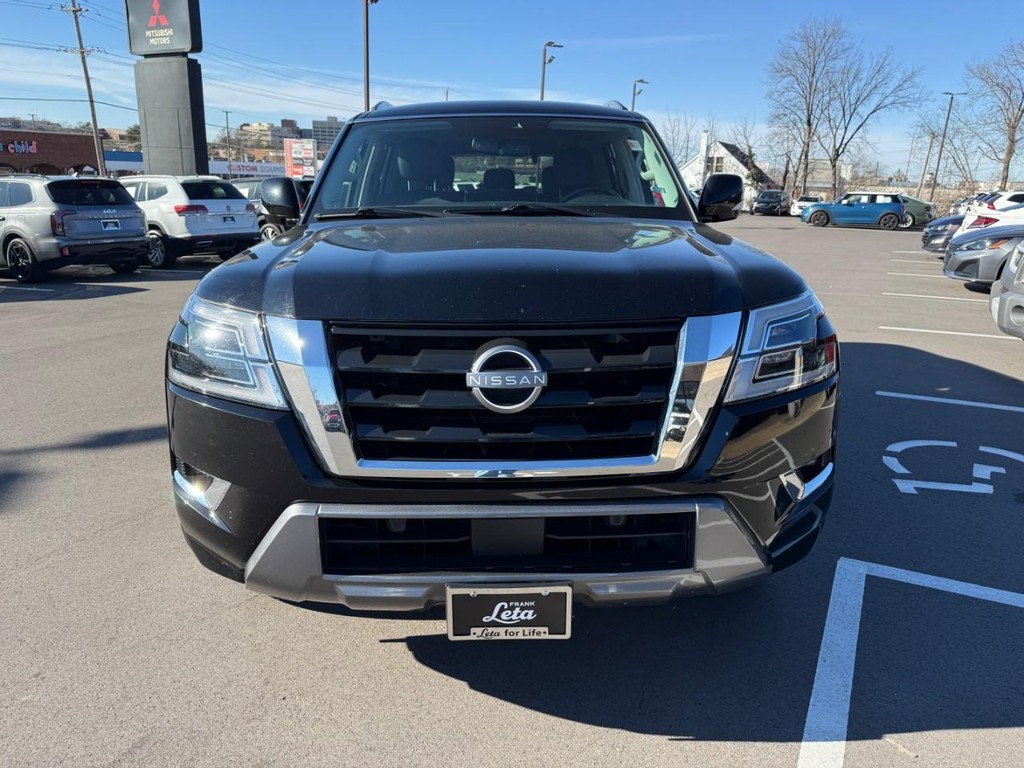 Nissan Armada Vehicle Full-screen Gallery Image 09