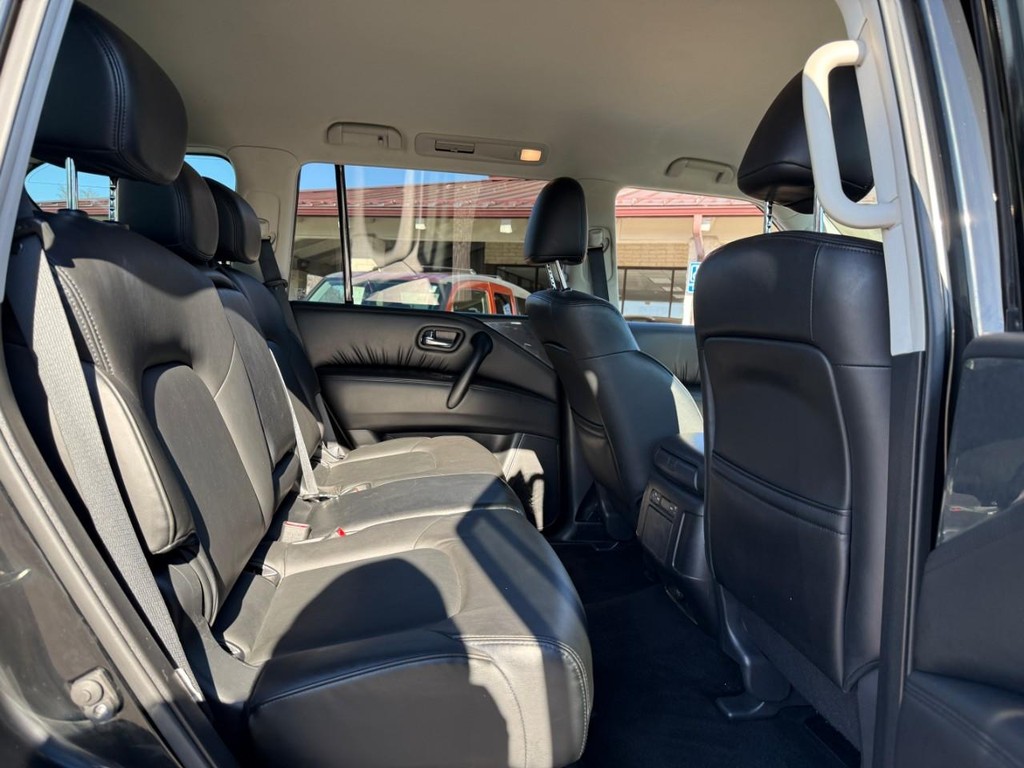 Nissan Armada Vehicle Full-screen Gallery Image 10