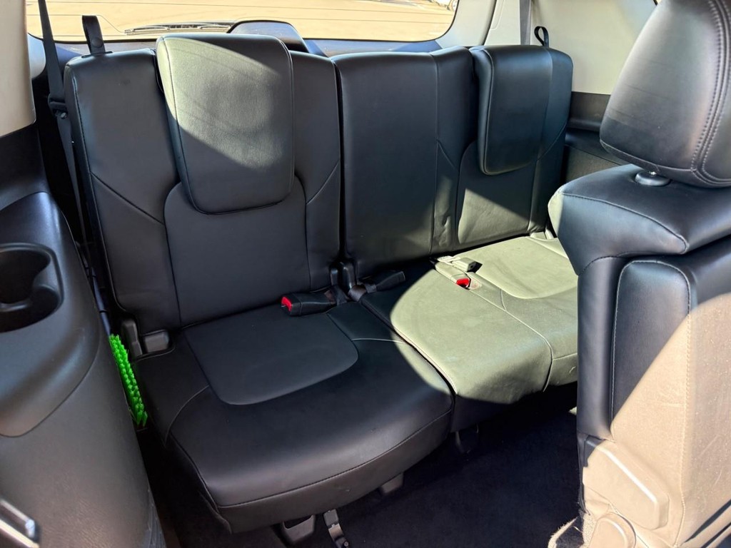 Nissan Armada Vehicle Full-screen Gallery Image 11