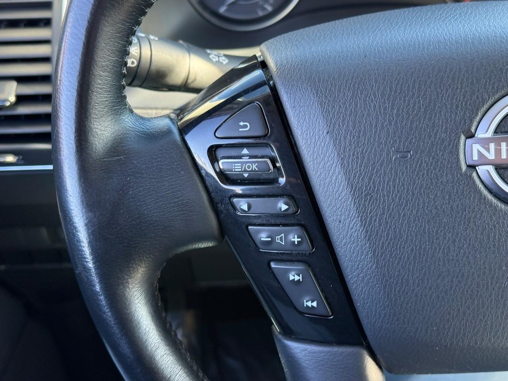 Nissan Armada Vehicle Full-screen Gallery Image 20