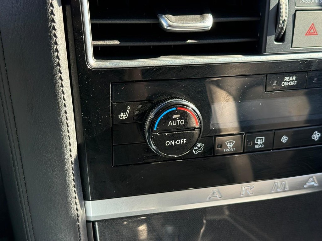 Nissan Armada Vehicle Full-screen Gallery Image 24