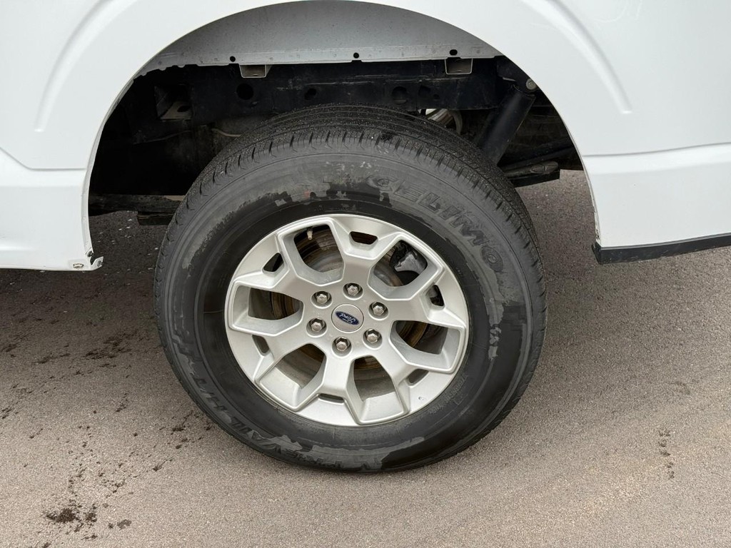 Ford F-150 Vehicle Full-screen Gallery Image 05