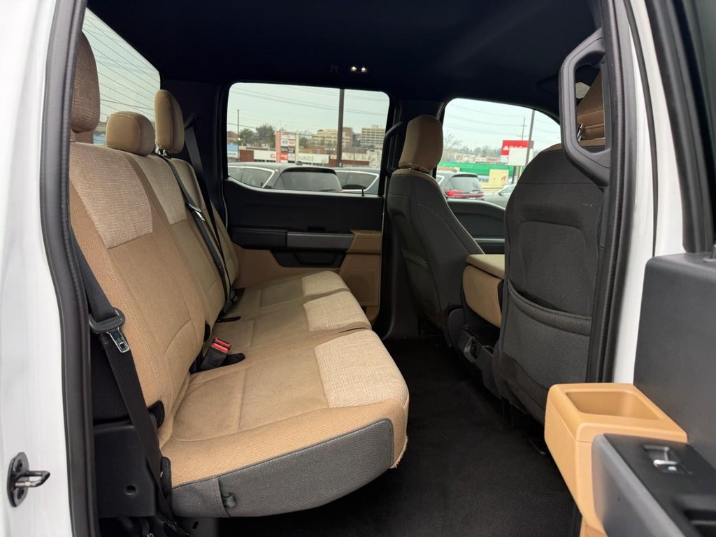 Ford F-150 Vehicle Full-screen Gallery Image 11