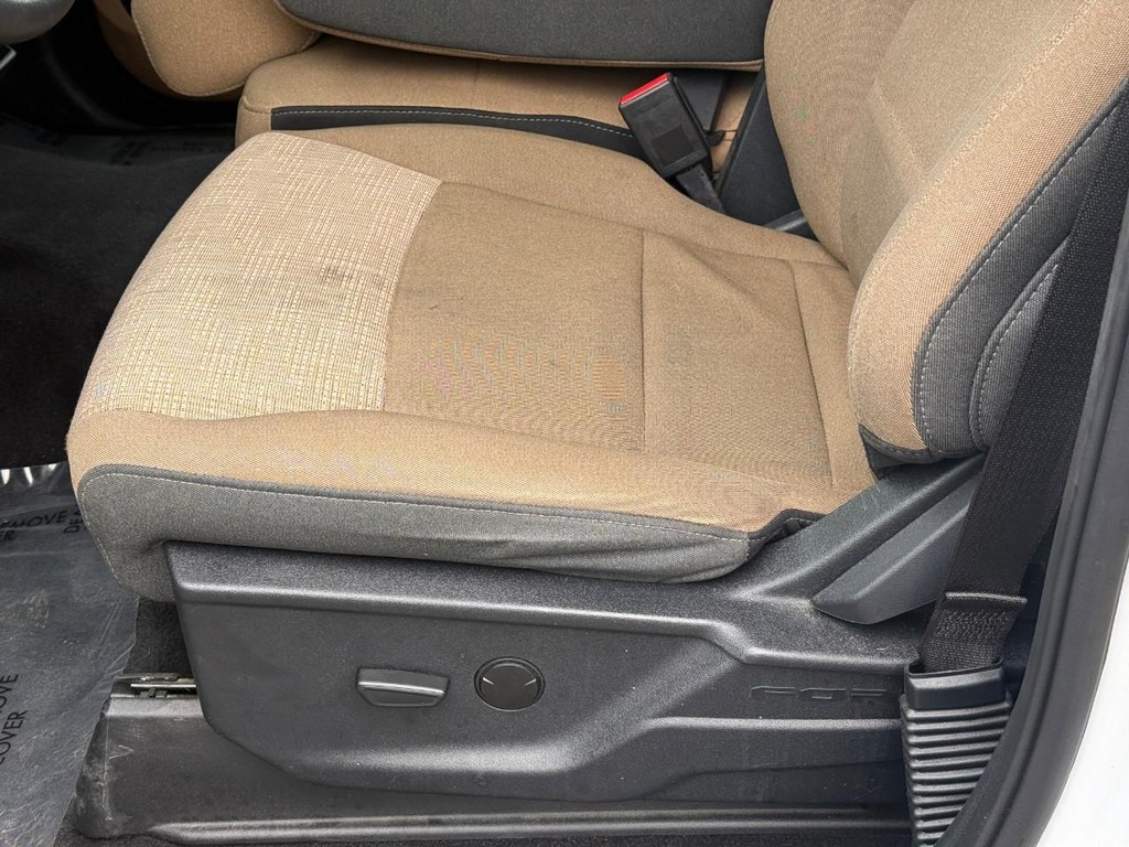 Ford F-150 Vehicle Full-screen Gallery Image 17