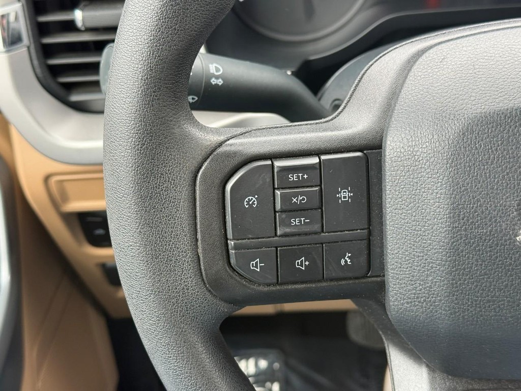 Ford F-150 Vehicle Full-screen Gallery Image 19