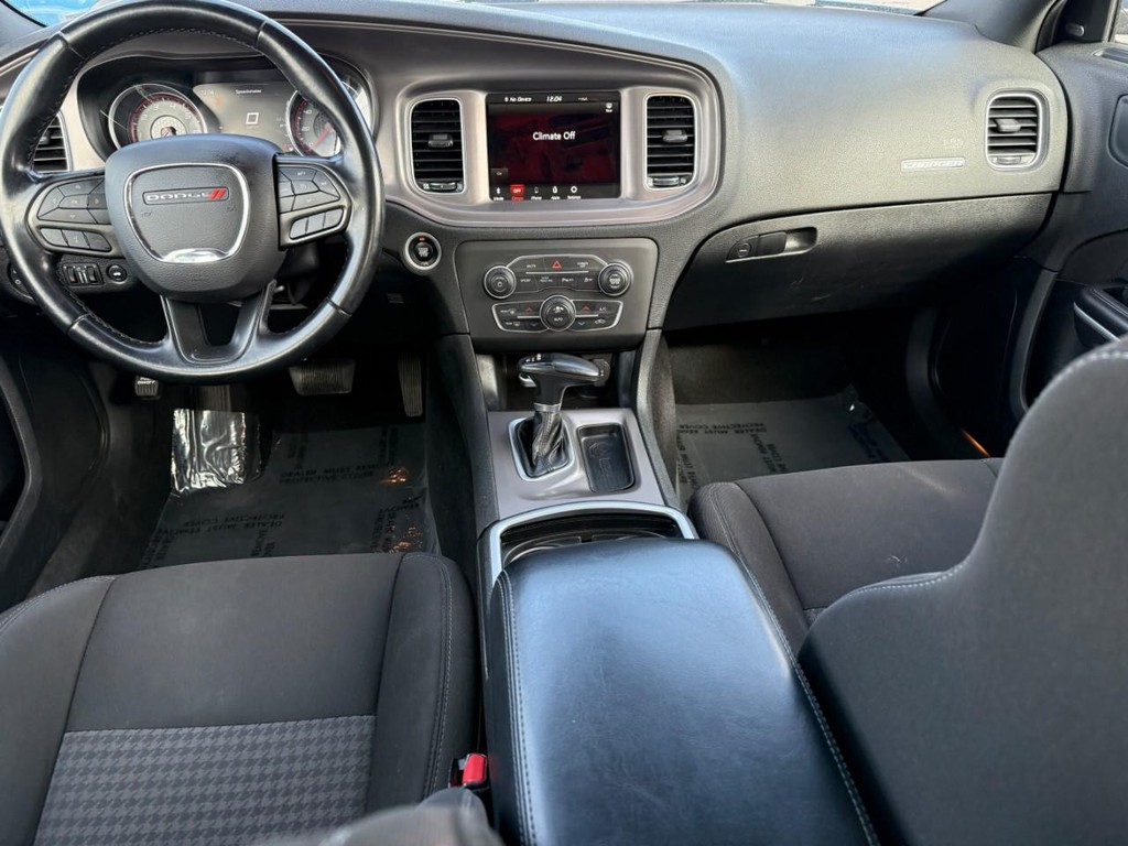 Dodge Charger Vehicle Full-screen Gallery Image 11