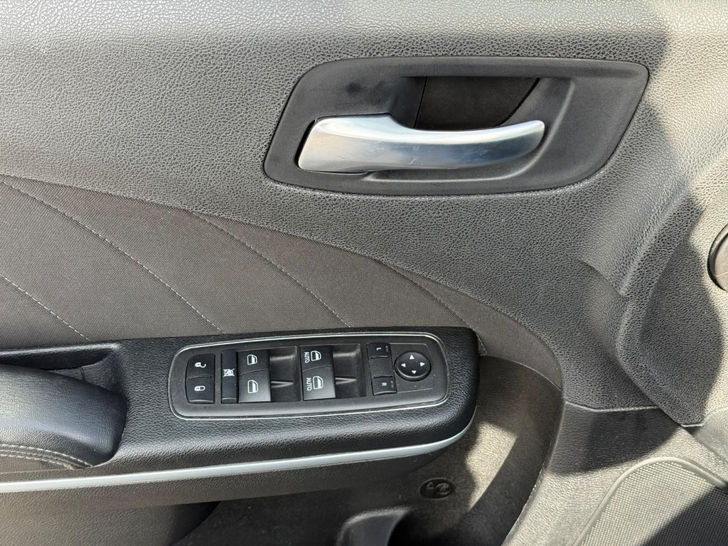 Dodge Charger Vehicle Full-screen Gallery Image 15
