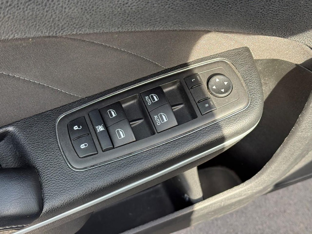 Dodge Charger Vehicle Full-screen Gallery Image 16