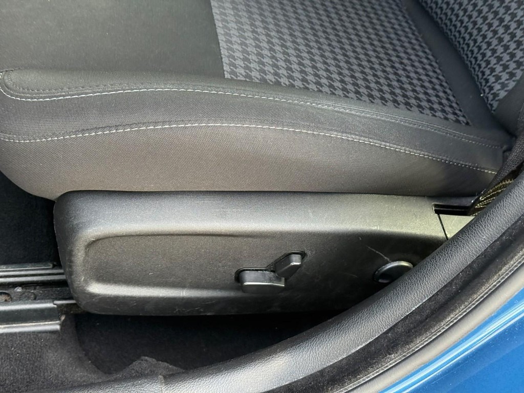 Dodge Charger Vehicle Full-screen Gallery Image 18