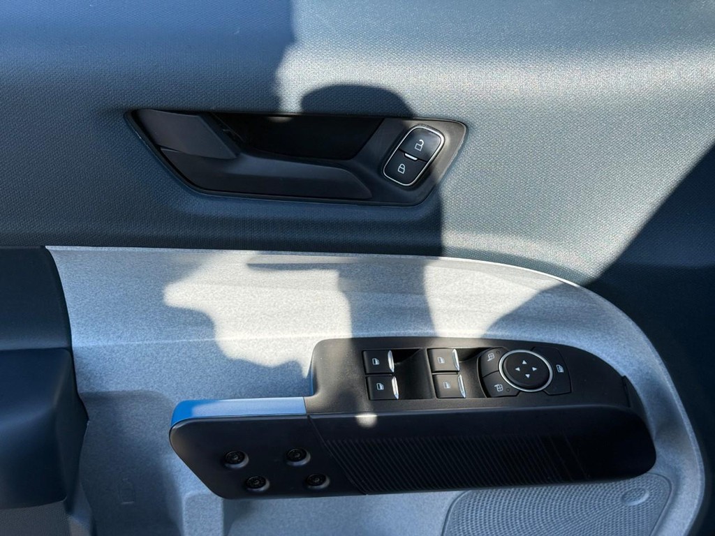 Ford Maverick Vehicle Full-screen Gallery Image 15