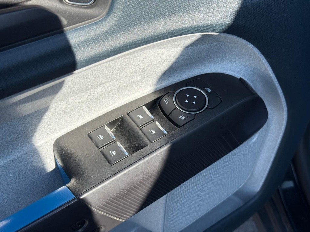 Ford Maverick Vehicle Full-screen Gallery Image 16