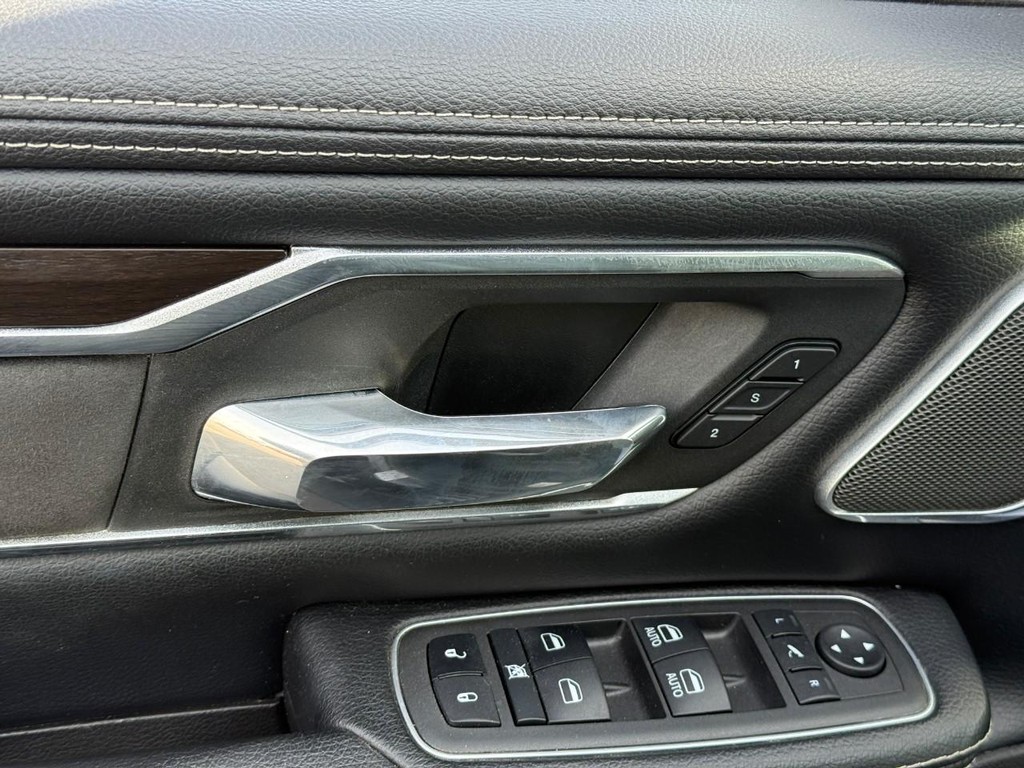 Ram 1500 Vehicle Full-screen Gallery Image 17