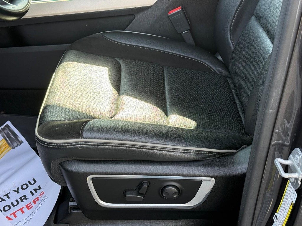 Ram 1500 Vehicle Full-screen Gallery Image 18