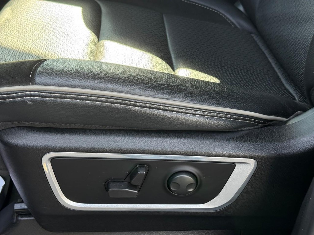 Ram 1500 Vehicle Full-screen Gallery Image 19