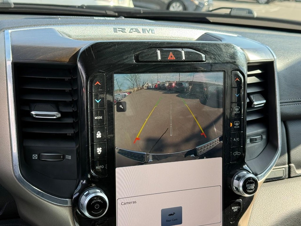 Ram 1500 Vehicle Full-screen Gallery Image 24