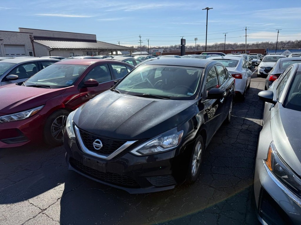 Nissan Sentra Vehicle Full-screen Gallery Image 04