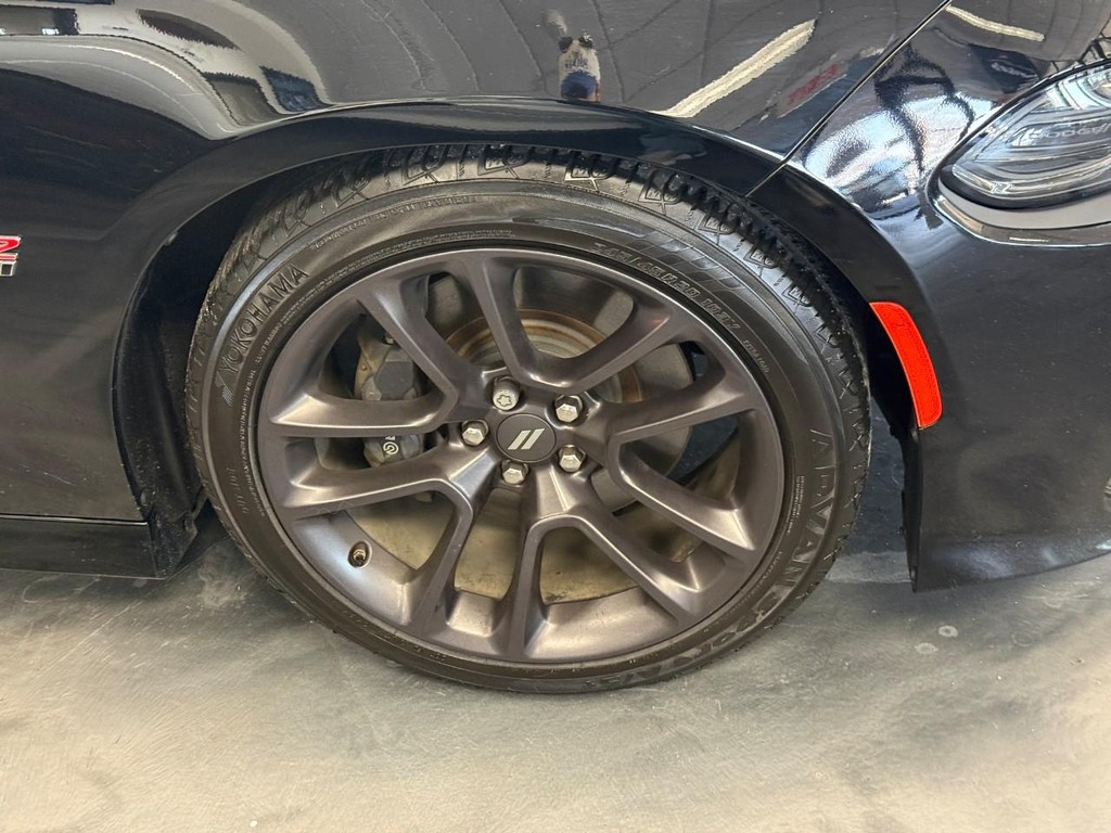 Dodge Charger Vehicle Full-screen Gallery Image 04