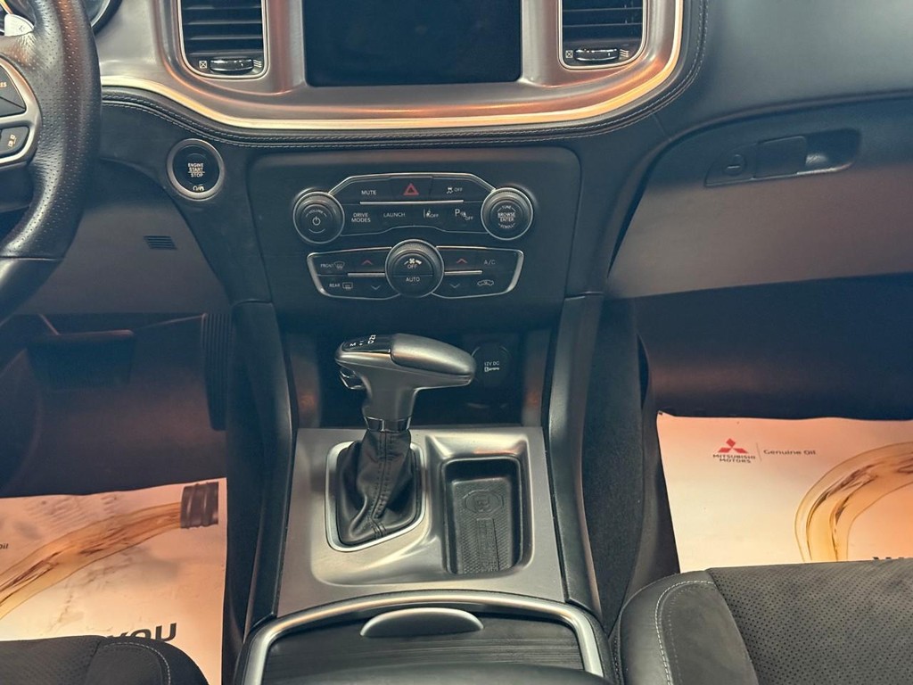 Dodge Charger Vehicle Full-screen Gallery Image 09