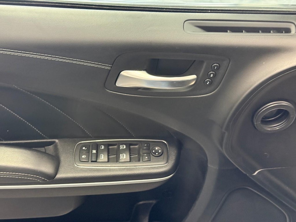 Dodge Charger Vehicle Full-screen Gallery Image 10