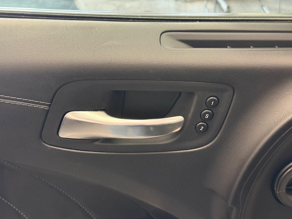 Dodge Charger Vehicle Full-screen Gallery Image 11