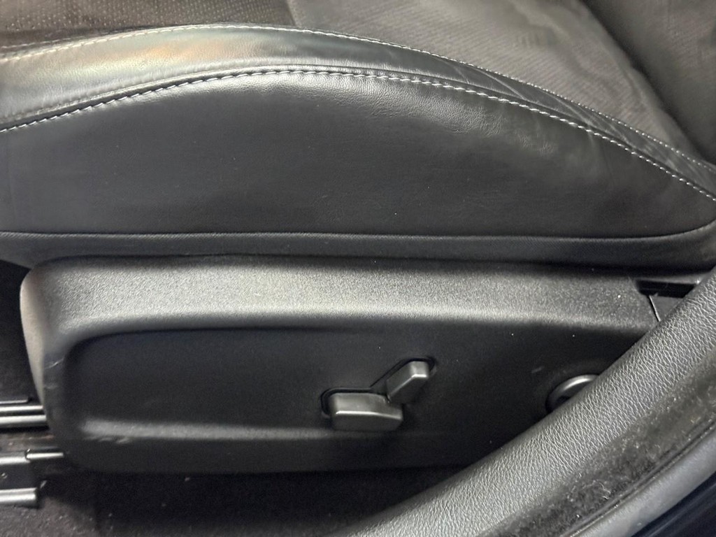 Dodge Charger Vehicle Full-screen Gallery Image 13