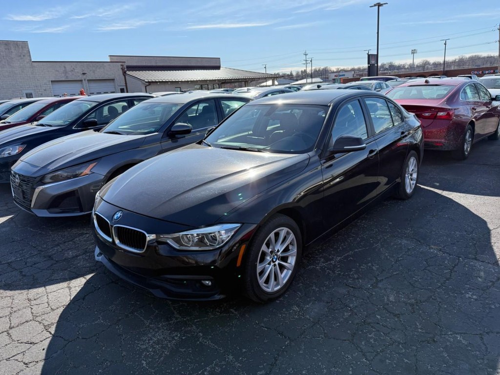 BMW 3 Series Vehicle Full-screen Gallery Image 04