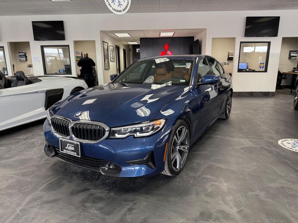 BMW 3 Series Vehicle Full-screen Gallery Image 01