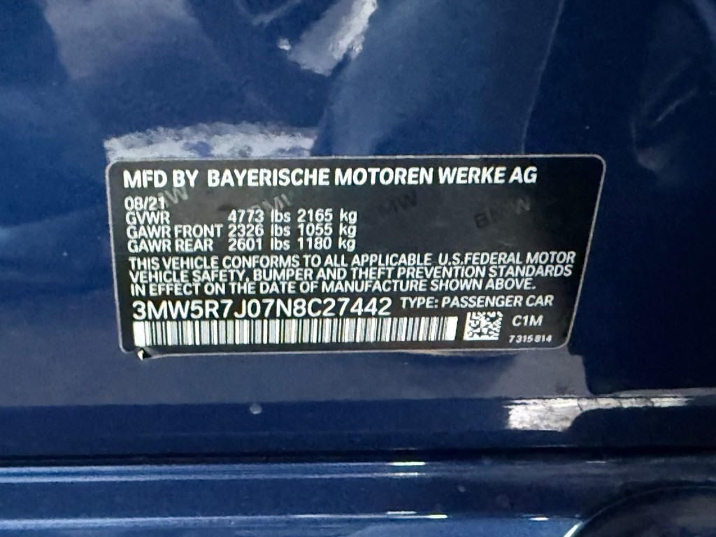 BMW 3 Series Vehicle Full-screen Gallery Image 12