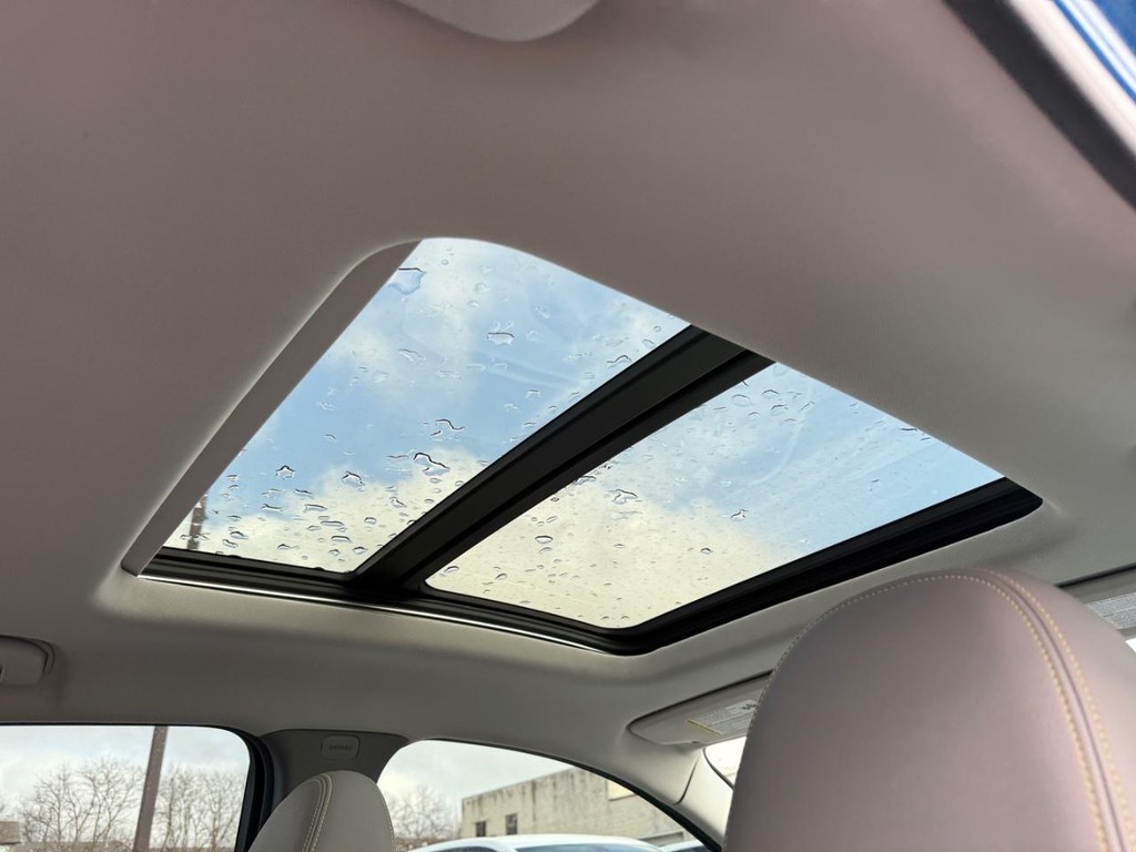 Chevrolet Bolt EUV Vehicle Full-screen Gallery Image 11