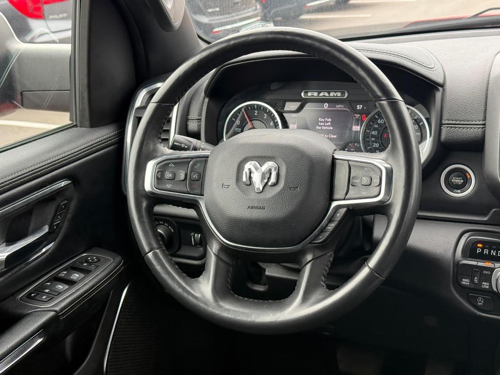 Ram 1500 Vehicle Full-screen Gallery Image 12