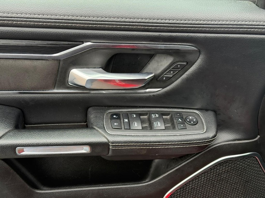 Ram 1500 Vehicle Full-screen Gallery Image 15