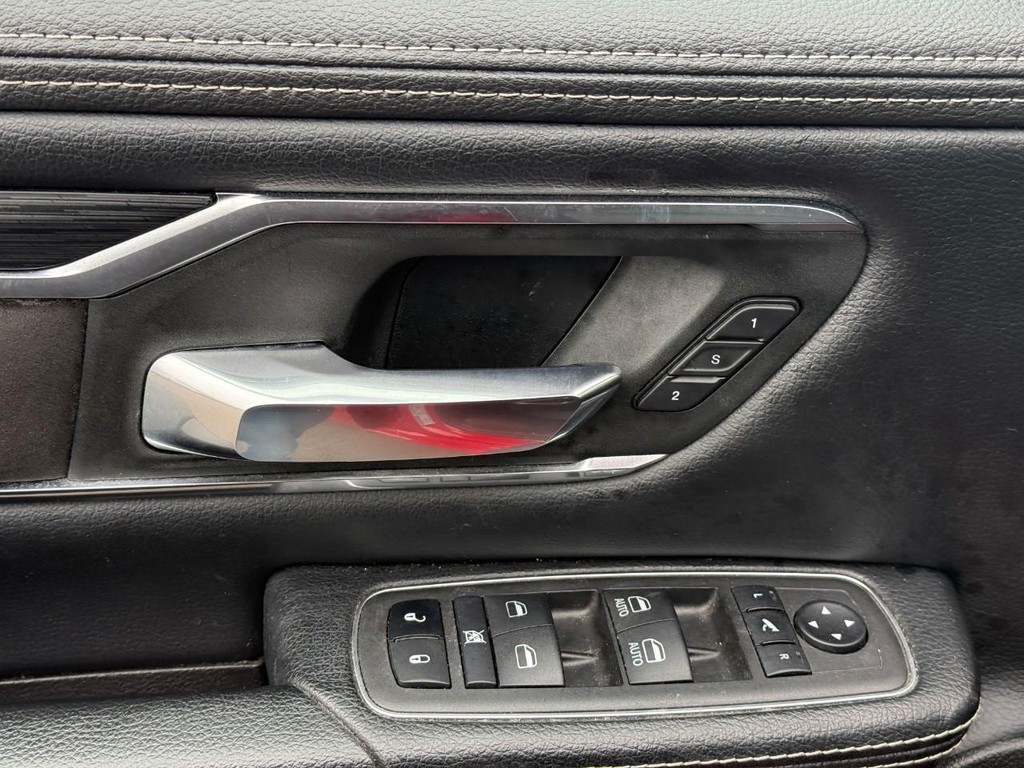 Ram 1500 Vehicle Full-screen Gallery Image 16