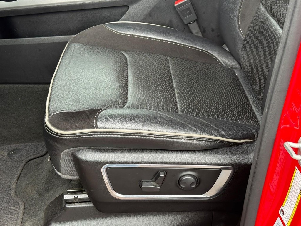 Ram 1500 Vehicle Full-screen Gallery Image 17