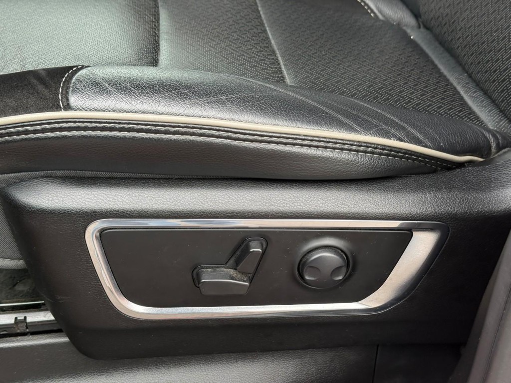 Ram 1500 Vehicle Full-screen Gallery Image 18