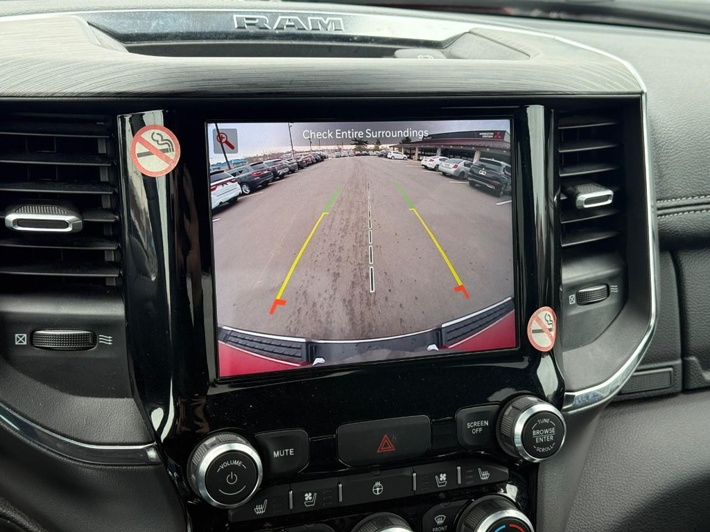 Ram 1500 Vehicle Full-screen Gallery Image 24