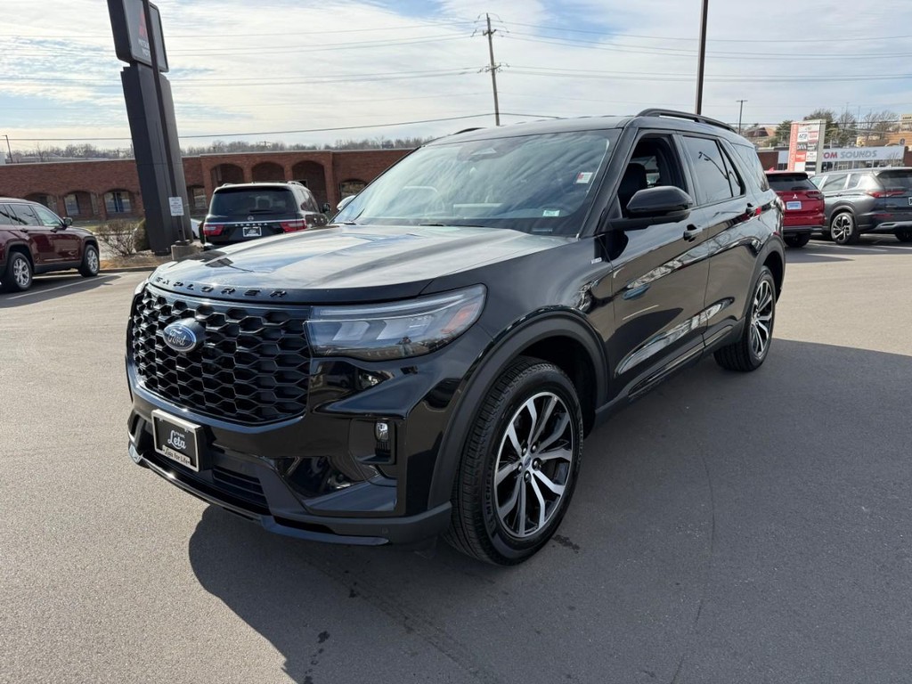 Ford Explorer Vehicle Full-screen Gallery Image 09