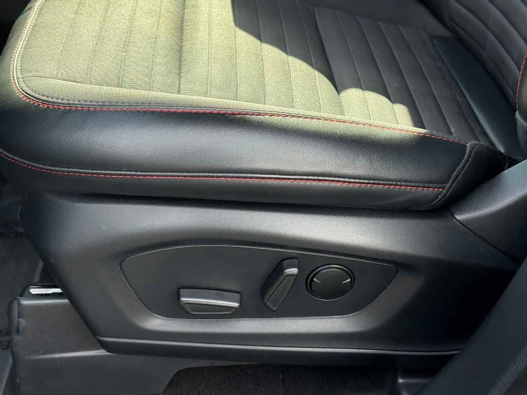 Ford Explorer Vehicle Full-screen Gallery Image 19