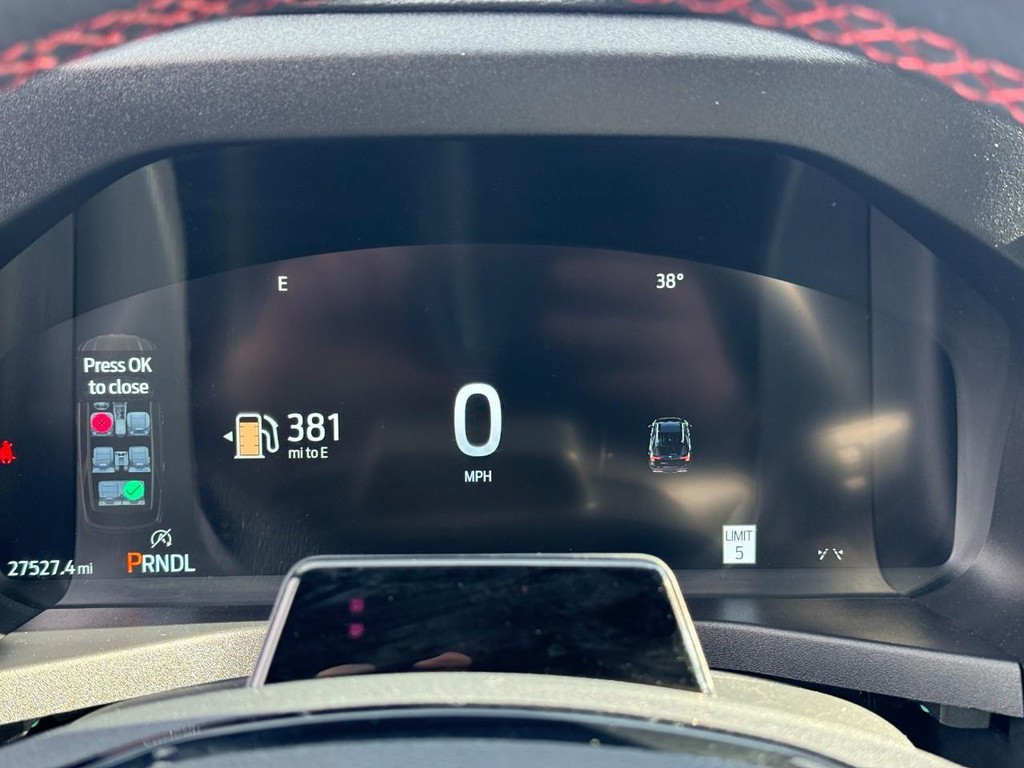 Ford Explorer Vehicle Full-screen Gallery Image 23