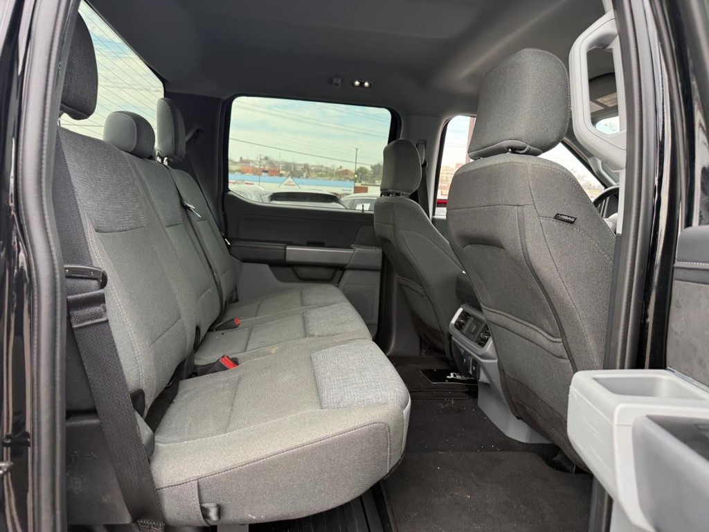 Ford F-150 Vehicle Full-screen Gallery Image 10